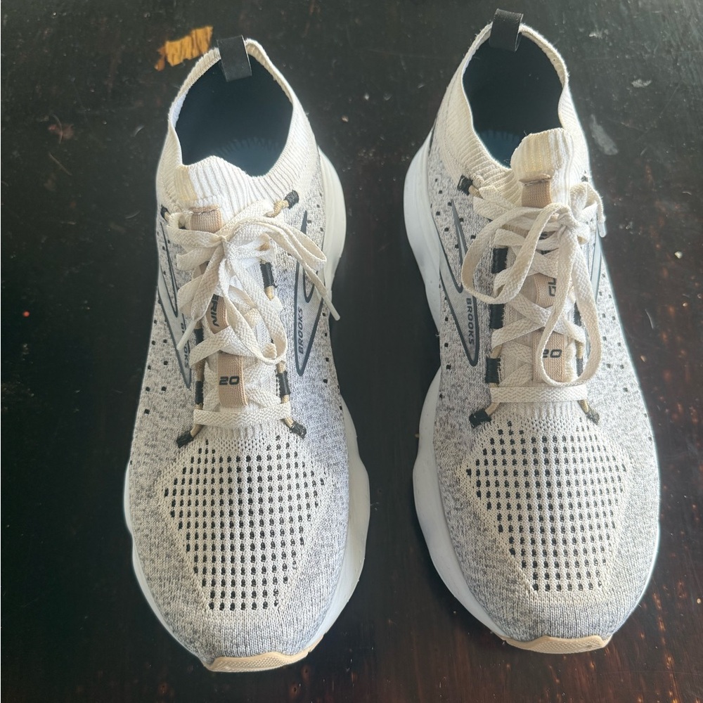 Women’s 10.5 Brooks Glycerin running shoe